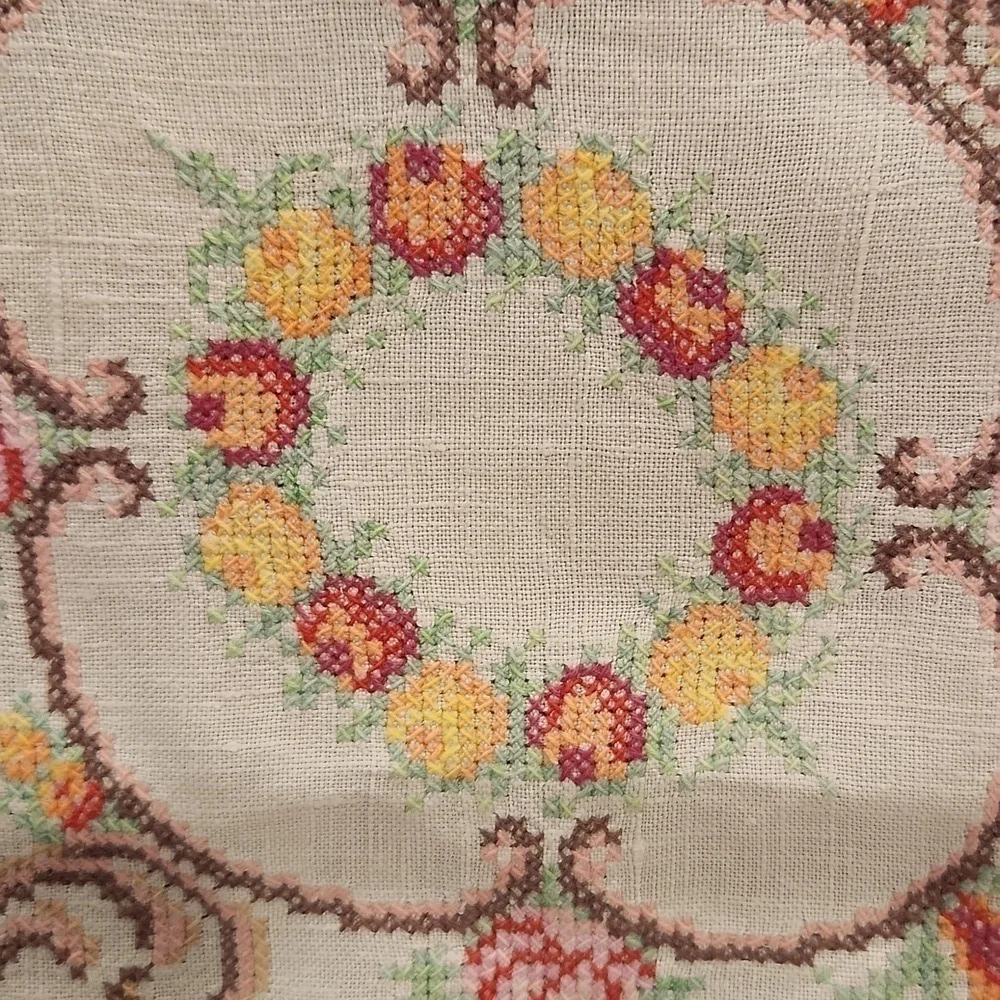Vtg Cross Stitch Small Table Cover 2 napkins